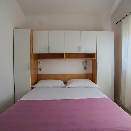 Apartment Lina