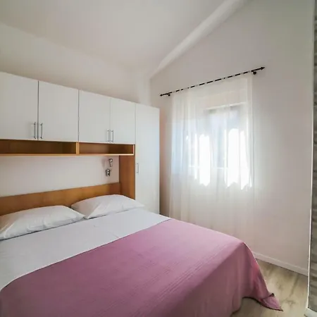 Lina Apartment Gradac (Split-Dalmatia)